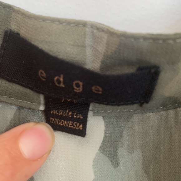 EDGE | Green Camouflage Sleeveless Blouse Size M - Picture 5 of 6